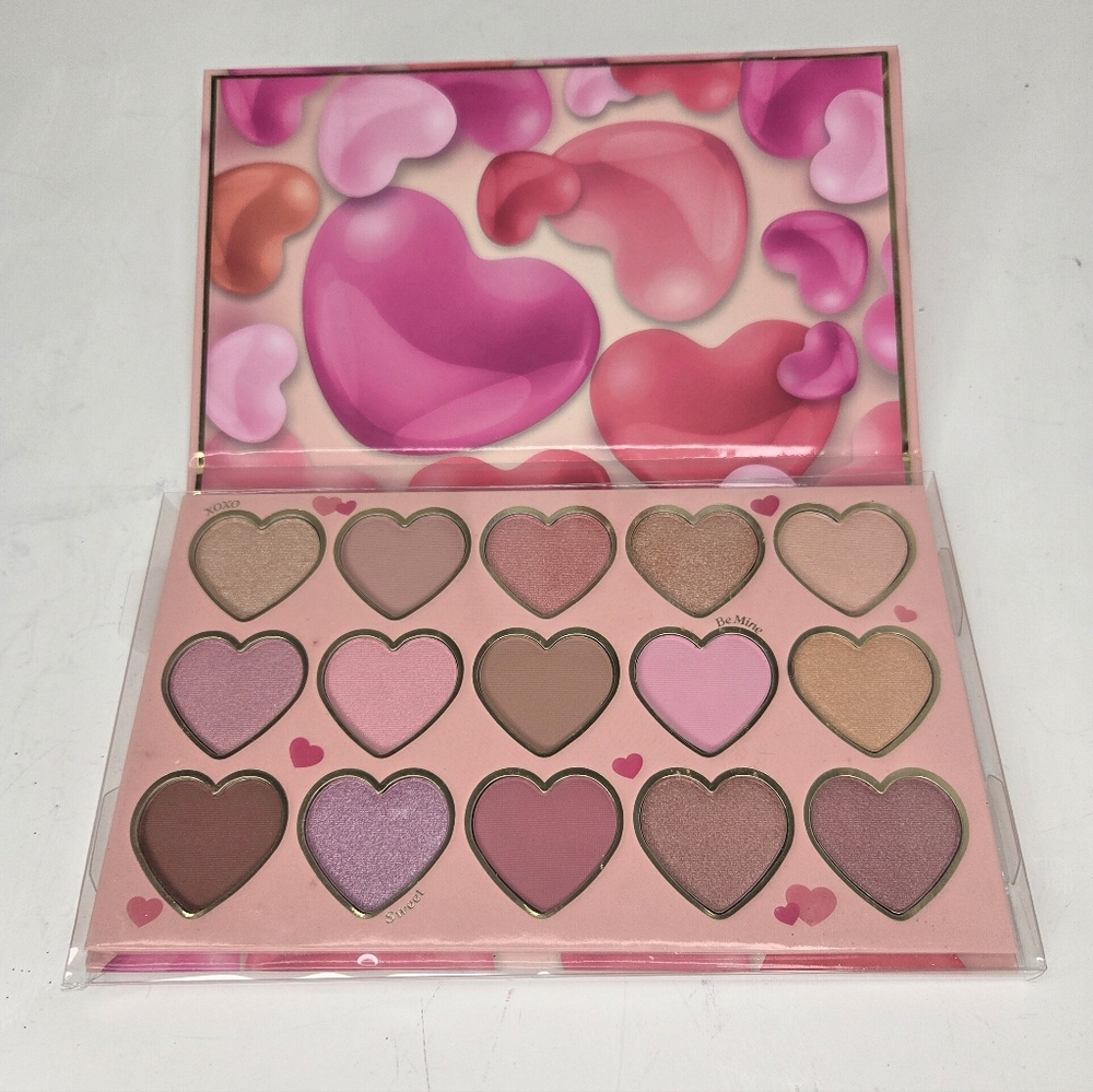 Beauty‎ Concepts Lots Of Love Eyeshadow Palette Hearts Valentine's Day TIKTOK